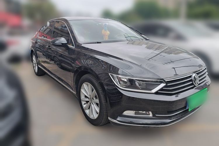 Used Volkswagen Magotan 2017 330TSI DSG Leading Model Front Right 45 Deg