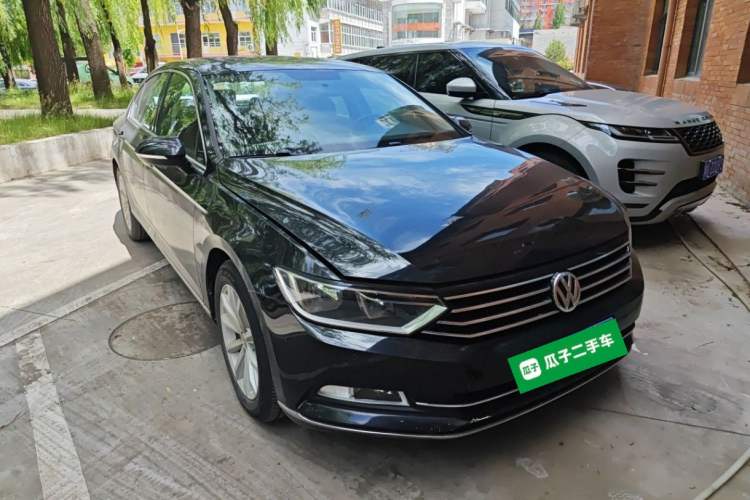 Used Volkswagen Magotan 2017 330TSI DSG Leading Model Front Right 45 Deg