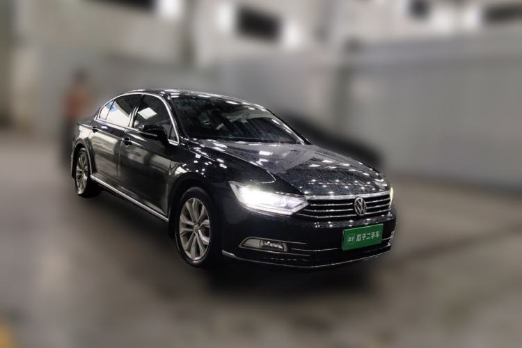 Used Volkswagen Magotan 2017 330TSI DSG Luxury Model Front Right 45 Deg
