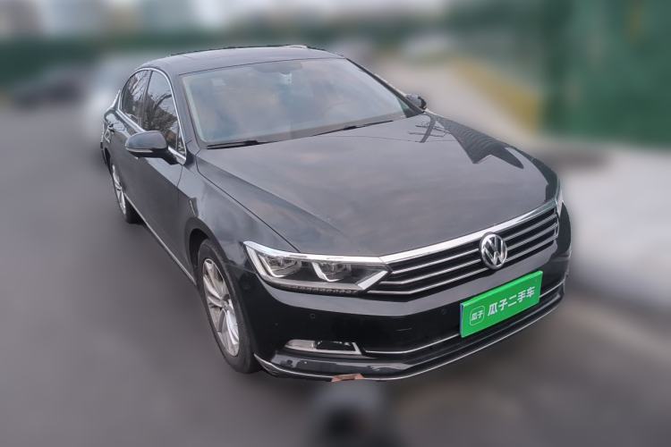 Used Volkswagen Magotan 2017 330TSI DSG Luxury Model Front Right 45 Deg