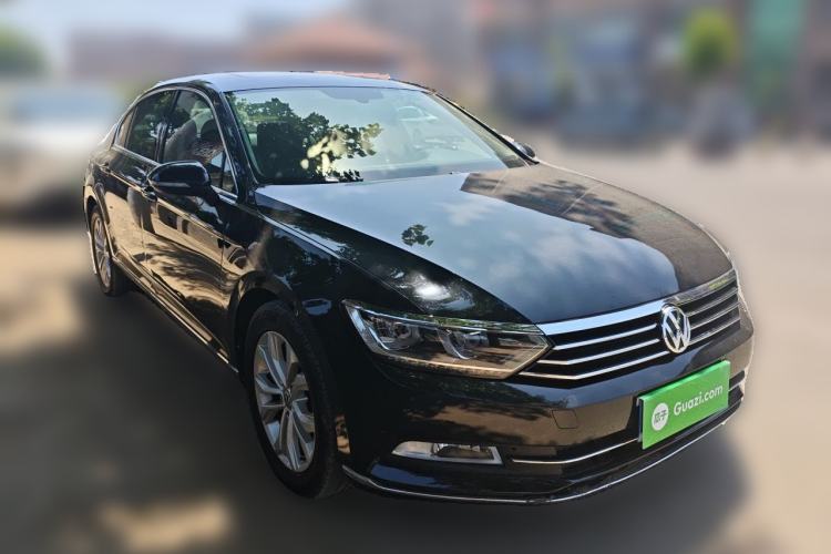 Used Volkswagen Magotan 2017 330TSI DSG Luxury Model Front Right 45 Deg
