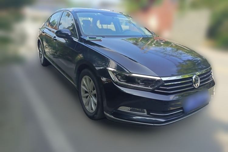 Used Volkswagen Magotan 2017 330TSI DSG Leading Model Front Right 45 Deg