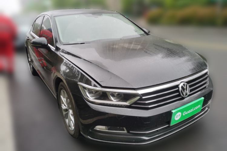 Used Volkswagen Magotan 2017 330TSI DSG Luxury Model Front Right 45 Deg