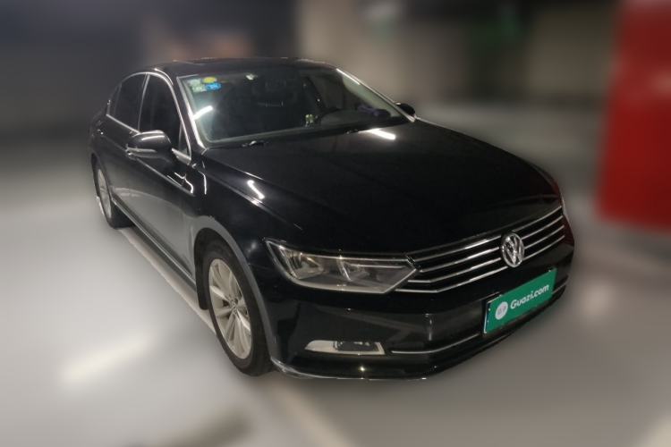 Used Volkswagen Magotan 2017 330TSI DSG Leading Model Front Right 45 Deg
