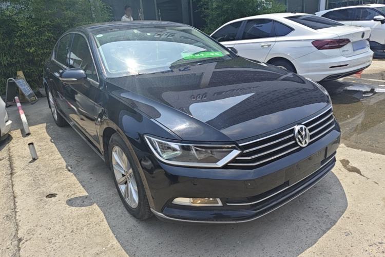 Used Volkswagen Magotan 2017 280TSI DSG Leading Edition Front Right 45 Deg