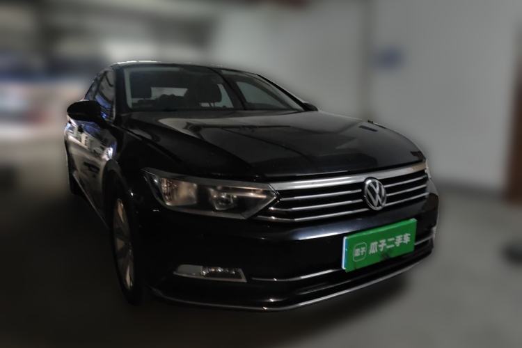 Used Volkswagen Magotan 2017 330TSI DSG Leading Model Front Right 45 Deg