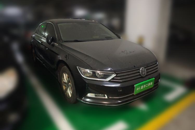 Used Volkswagen Magotan 2017 280TSI DSG Comfort Model Front Right 45 Deg