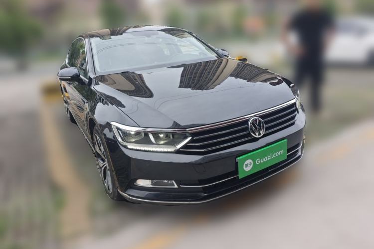 Used Volkswagen Magotan 2017 330TSI DSG Luxury Model Front Right 45 Deg