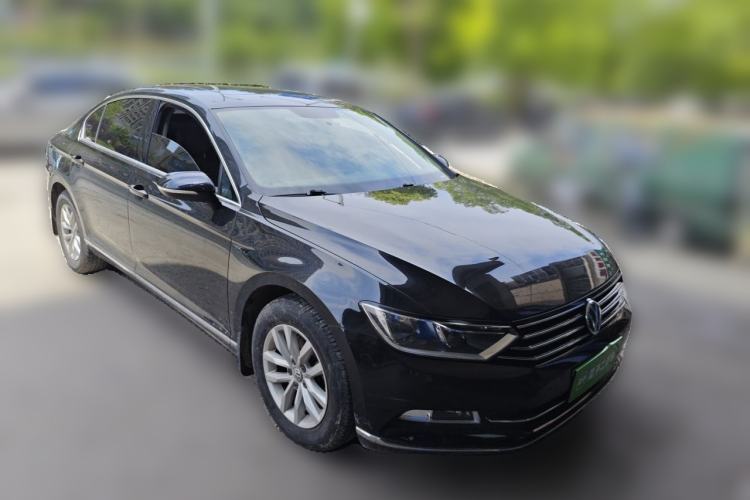 Used Volkswagen Magotan 2017 280TSI DSG Comfort Model Front Right 45 Deg