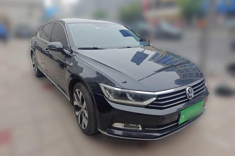 Used Volkswagen Magotan 2017 330TSI DSG Luxury Model Front Right 45 Deg