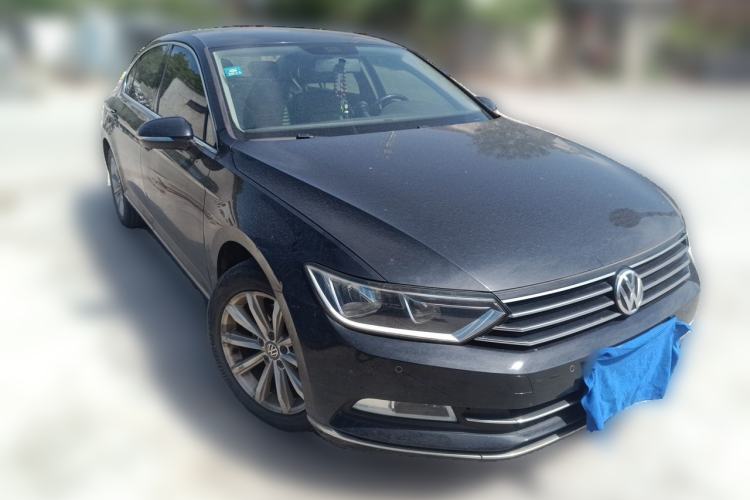 Used Volkswagen Magotan 2017 330TSI DSG Leading Model Front Right 45 Deg