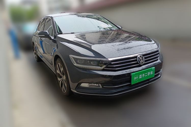 Used Volkswagen Magotan 2017 380TSI DSG Prestige Edition Front Right 45 Deg