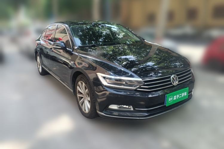 Used Volkswagen Magotan 2017 330TSI DSG Leading Model Front Right 45 Deg