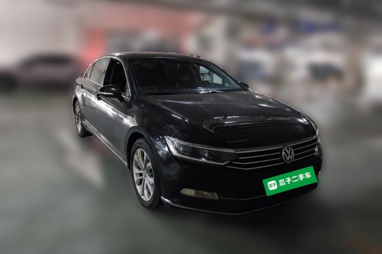 Used Volkswagen Magotan 2017 330TSI DSG Luxury Model Front Right 45 Deg