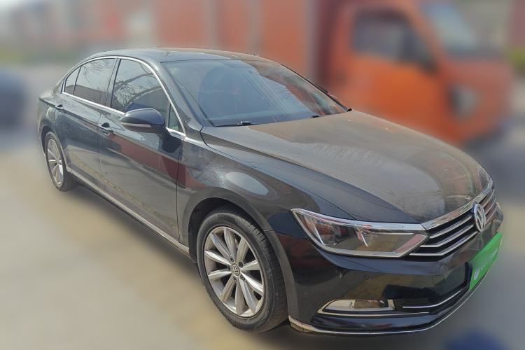 Used Volkswagen Magotan 2017 330TSI DSG Leading Model Front Right 45 Deg