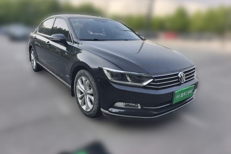 Used Volkswagen Magotan 2017 330TSI DSG Luxury Model Front Right 45 Deg