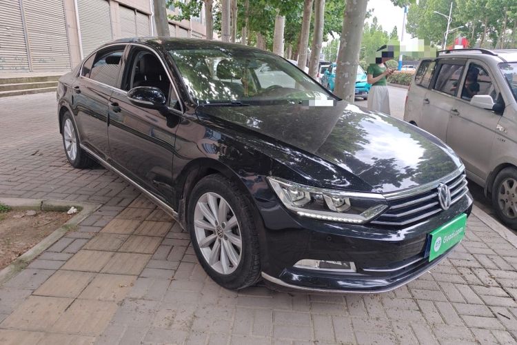 Used Volkswagen Magotan 2017 330TSI DSG Leading Model Front Right 45 Deg