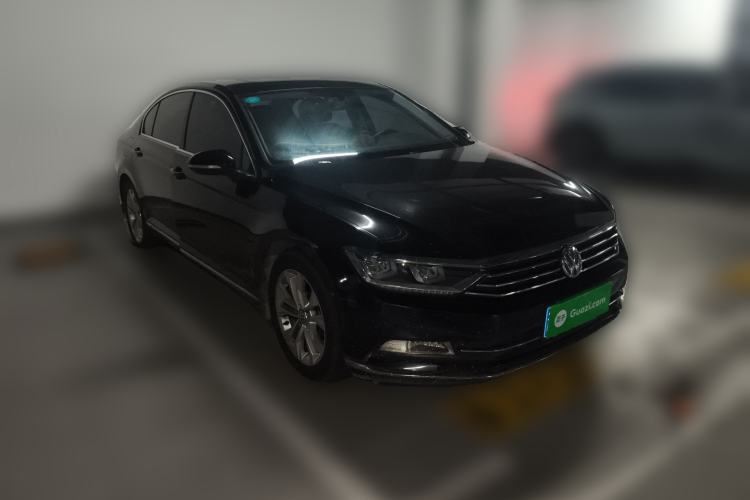 Used Volkswagen Magotan 2017 330TSI DSG Luxury Model Front Right 45 Deg