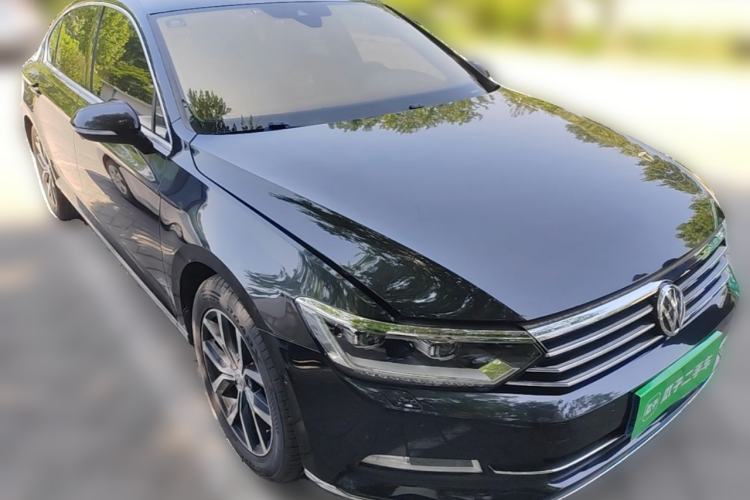 Used Volkswagen Magotan 2017 330TSI DSG Luxury Model Front Right 45 Deg