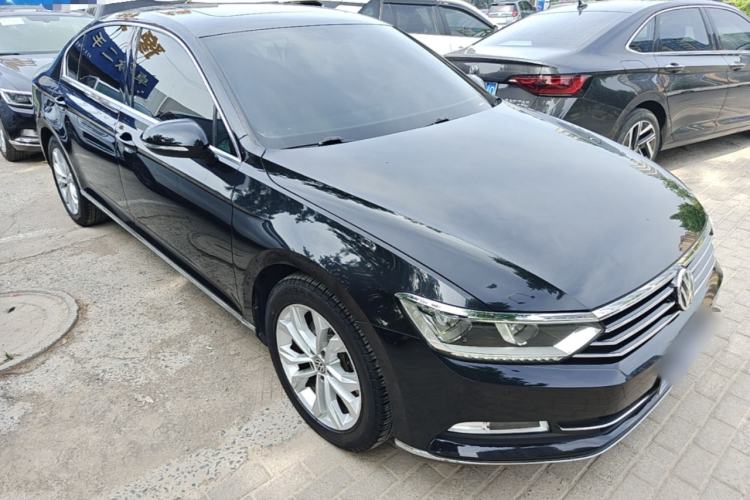Used Volkswagen Magotan 2017 330TSI DSG Luxury Model Front Right 45 Deg