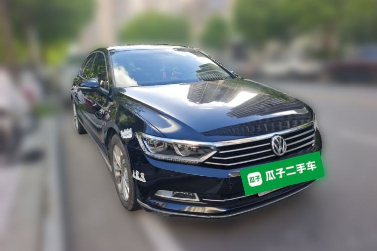Used Volkswagen Magotan 2017 330TSI DSG Luxury Model Front Right 45 Deg