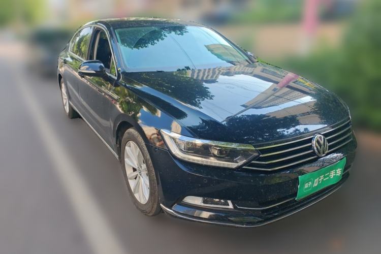 Used Volkswagen Magotan 2017 330TSI DSG Leading Model Front Right 45 Deg