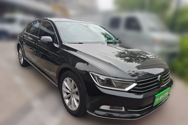 Used Volkswagen Magotan 2017 330TSI DSG Leading Model Front Right 45 Deg