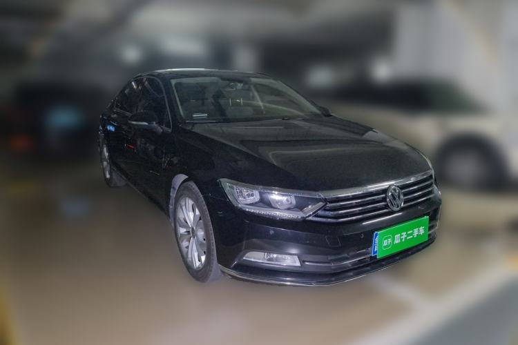 Used Volkswagen Magotan 2017 330TSI DSG Luxury Model Front Right 45 Deg