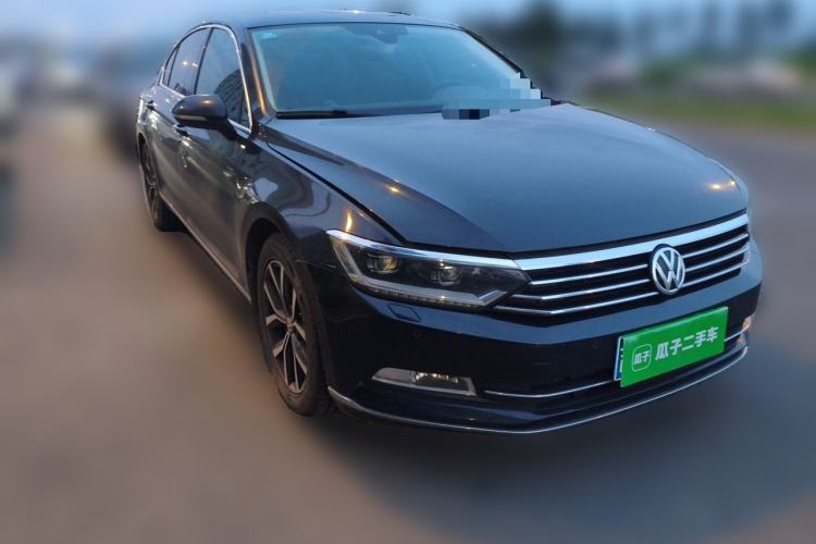 Used Volkswagen Magotan 2017 330TSI DSG Luxury Model Front Right 45 Deg