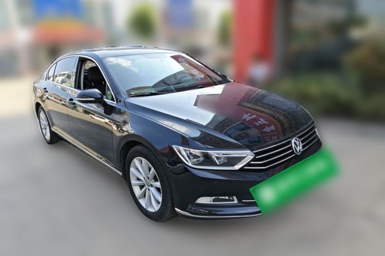 Used Volkswagen Magotan 2017 330TSI DSG Leading Model Front Right 45 Deg