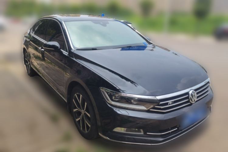 Used Volkswagen Magotan 2017 330TSI DSG Luxury Model Front Right 45 Deg