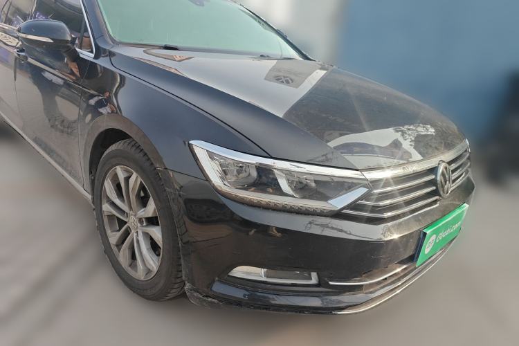 Used Volkswagen Magotan 2017 330TSI DSG Luxury Model Front Right 45 Deg