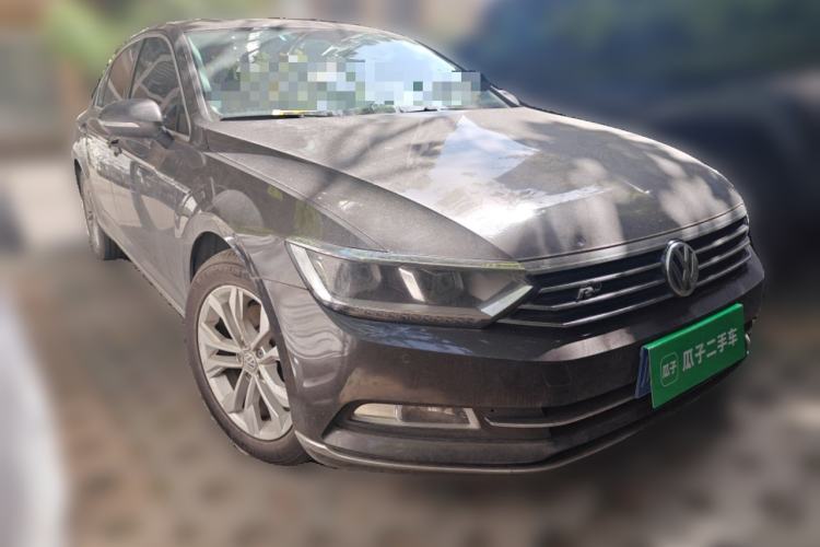 Used Volkswagen Magotan 2017 330TSI DSG Luxury Model Front Right 45 Deg