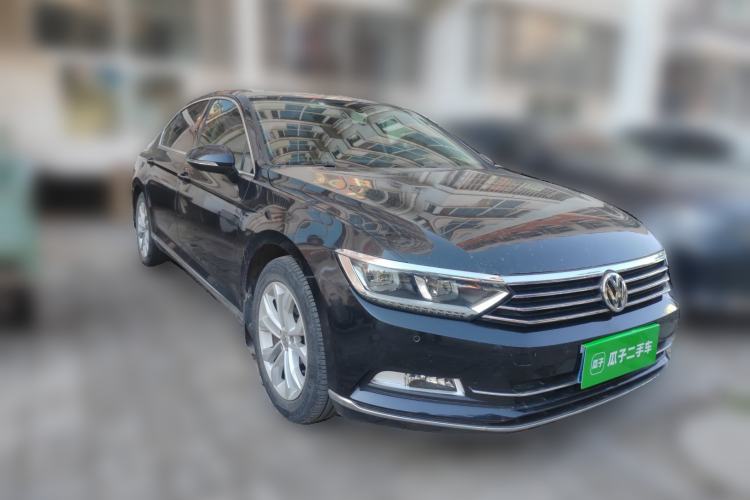 Used Volkswagen Magotan 2017 330TSI DSG Luxury Model Front Right 45 Deg