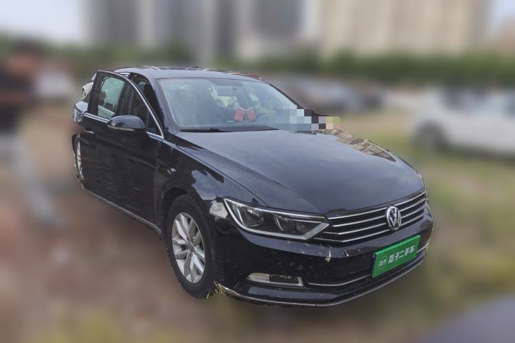 Used Volkswagen Magotan 2017 330TSI DSG Comfort Model Front Right 45 Deg