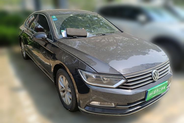 Used Volkswagen Magotan 2017 280TSI DSG Comfort Model Front Right 45 Deg