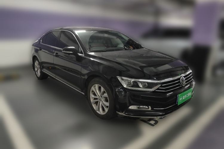 Used Volkswagen Magotan 2017 330TSI DSG Luxury Model Front Right 45 Deg