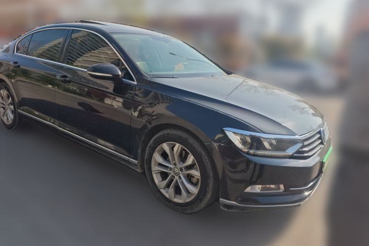 Used Volkswagen Magotan 2017 380TSI DSG Luxury Model Front Right 45 Deg