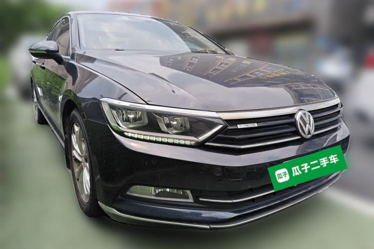 Used Volkswagen Magotan 2017 330TSI DSG Luxury Model Front Right 45 Deg