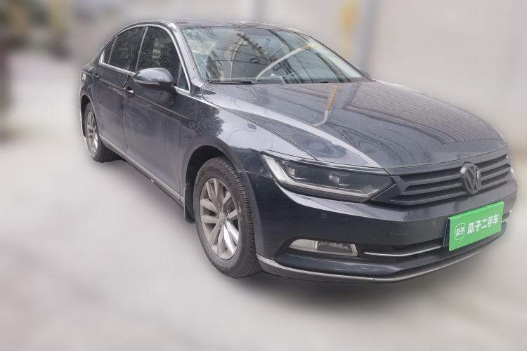 Used Volkswagen Magotan 2017 330TSI DSG Leading Model Front Right 45 Deg