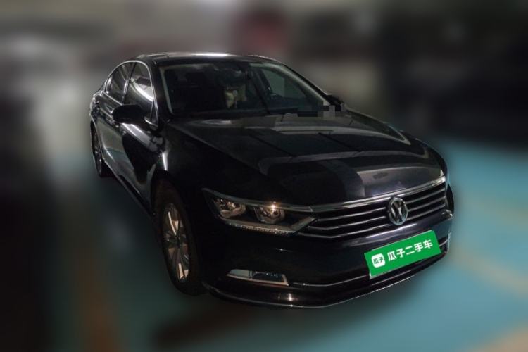 Used Volkswagen Magotan 2017 330TSI DSG Luxury Model Front Right 45 Deg
