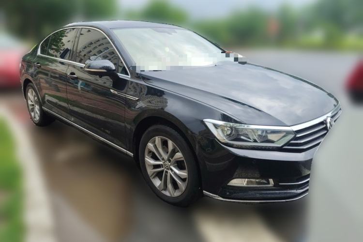 Used Volkswagen Magotan 2017 330TSI DSG Luxury Model Front Right 45 Deg