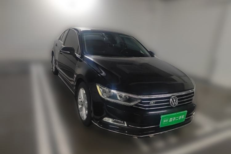 Used Volkswagen Magotan 2017 330TSI DSG Luxury Model Front Right 45 Deg
