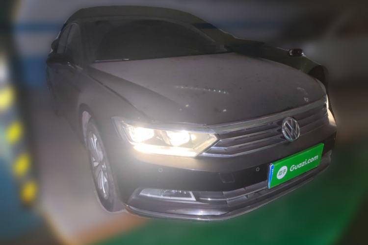 Used Volkswagen Magotan 2017 330TSI DSG Luxury Model Front Right 45 Deg