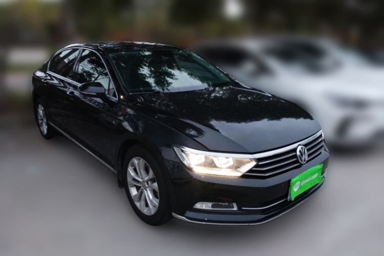 Used Volkswagen Magotan 2017 330TSI DSG Luxury Model Front Right 45 Deg