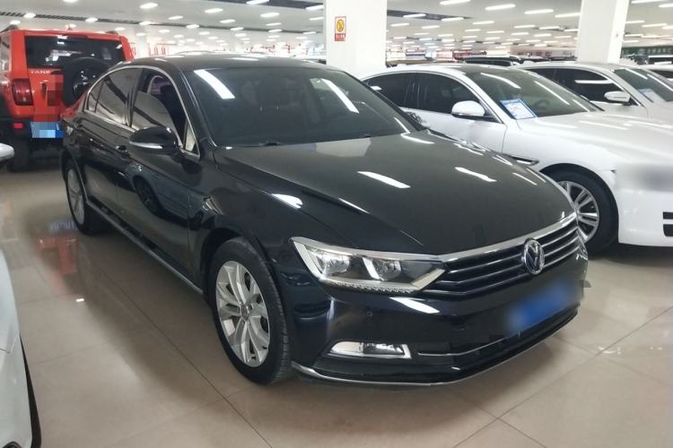Used Volkswagen Magotan 2017 330TSI DSG Luxury Model Front Right 45 Deg