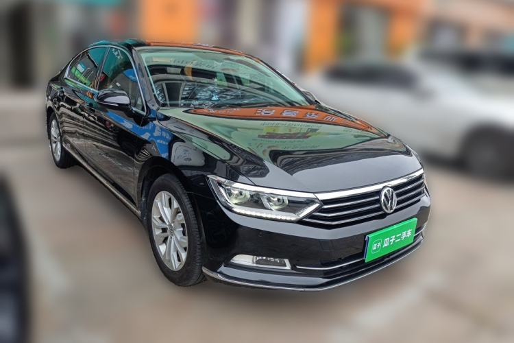 Used Volkswagen Magotan 2017 330TSI DSG Luxury Model Front Right 45 Deg