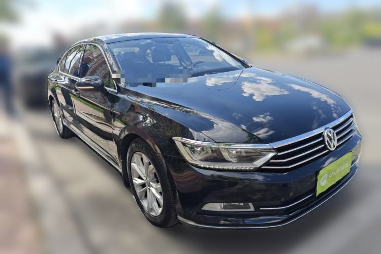 Used Volkswagen Magotan 2017 380TSI DSG Luxury Model Front Right 45 Deg