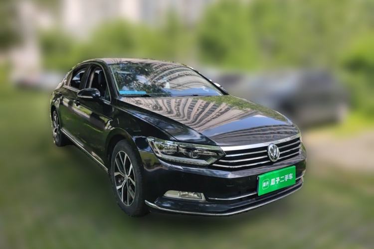 Used Volkswagen Magotan 2017 330TSI DSG Luxury Model Front Right 45 Deg
