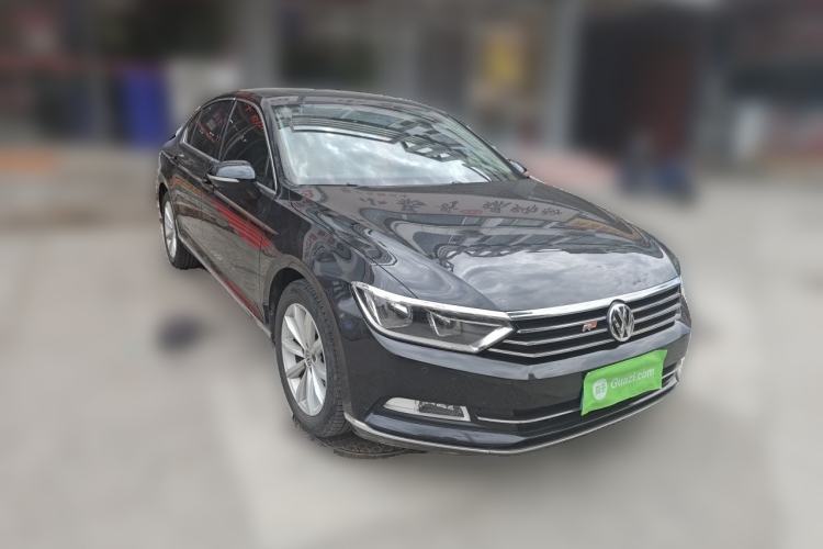 Used Volkswagen Magotan 2017 330TSI DSG Luxury Model Front Right 45 Deg